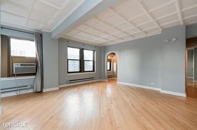 Building Photo - 1206 N LaSalle Dr
