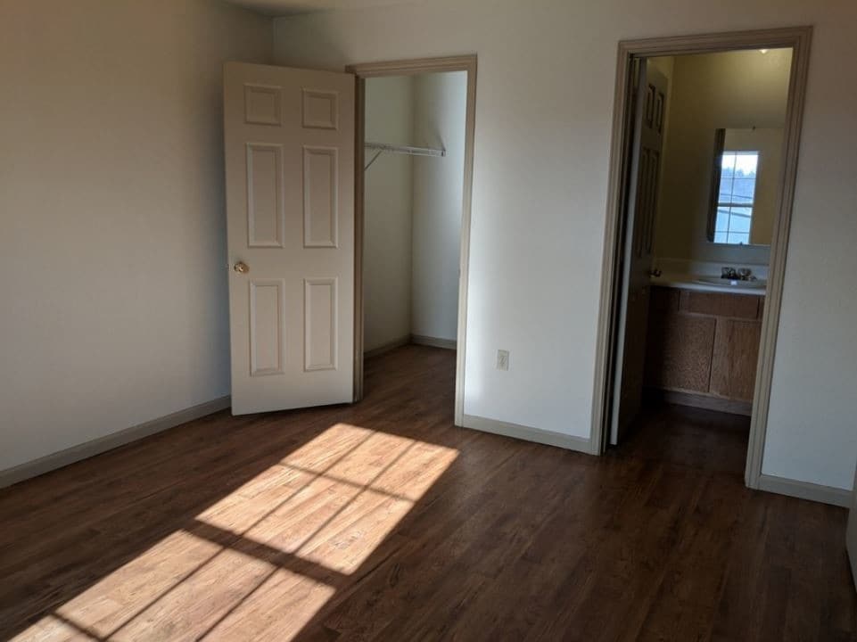 Building Photo - White Oak Apartments