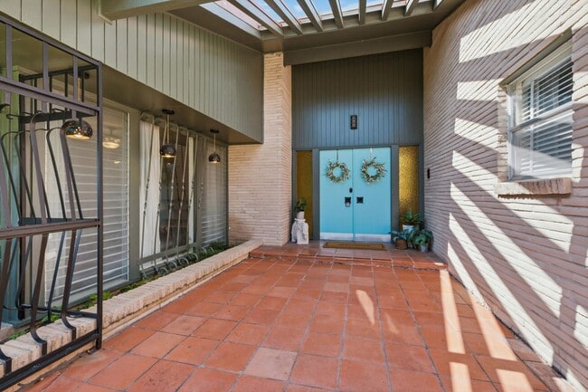 Building Photo - Architectural Charm with Courtyard Living