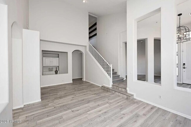 Building Photo - 7631 E Los Gatos Dr
