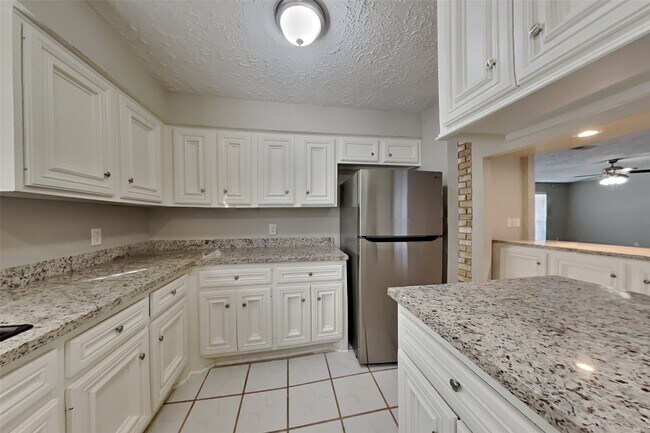 Foto del edificio - 12706 Pantano Drive