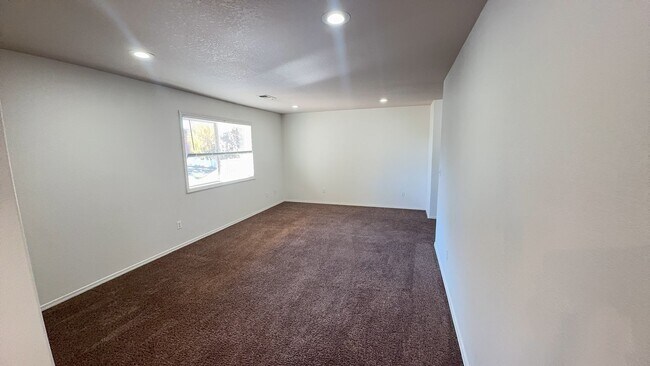Building Photo - 1514 Hollyhock Dr