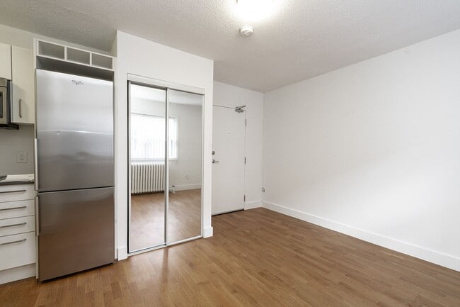 Building Photo - 56 Maitland Street