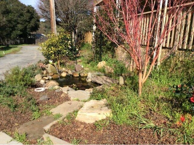 Foto del edificio - 15756 Castroville Blvd