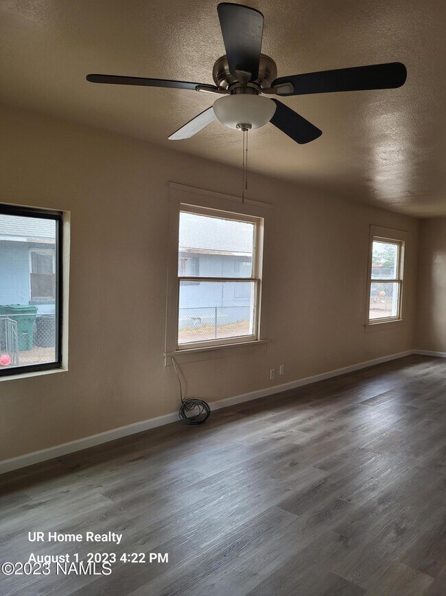Foto del edificio - 416 E Oak St