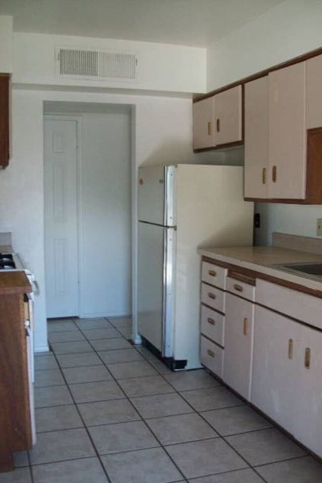 Building Photo - Spacious 3-Bedroom Home in Prime Tempe Loc...