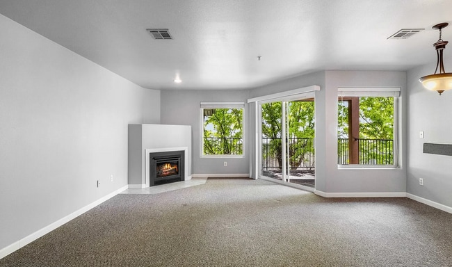 Building Photo - Lake Front Condo! Available NOW!