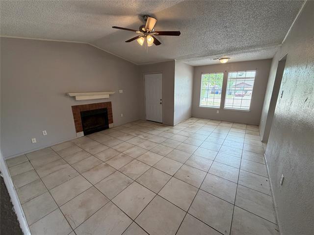 Foto del edificio - 737 Woodland Ct
