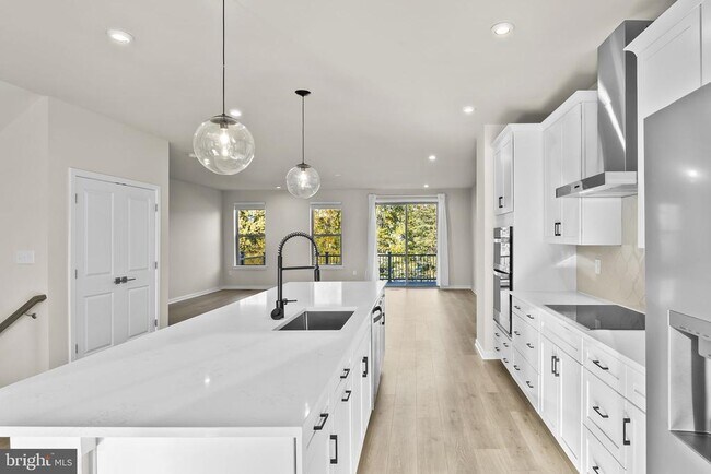 Building Photo - 6244 Folly Ln