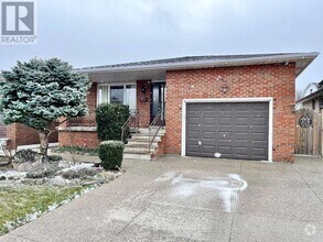Building Photo - 39 Lisgar Ct