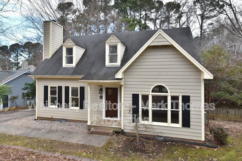 Primary Photo - 220 W Elm Ave