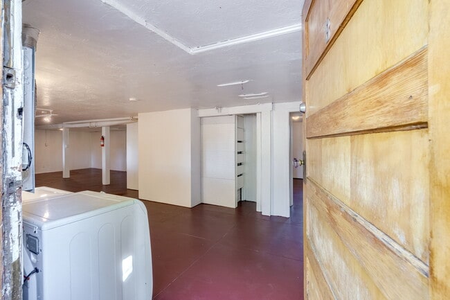 Building Photo - 2605 SE 23rd Ave