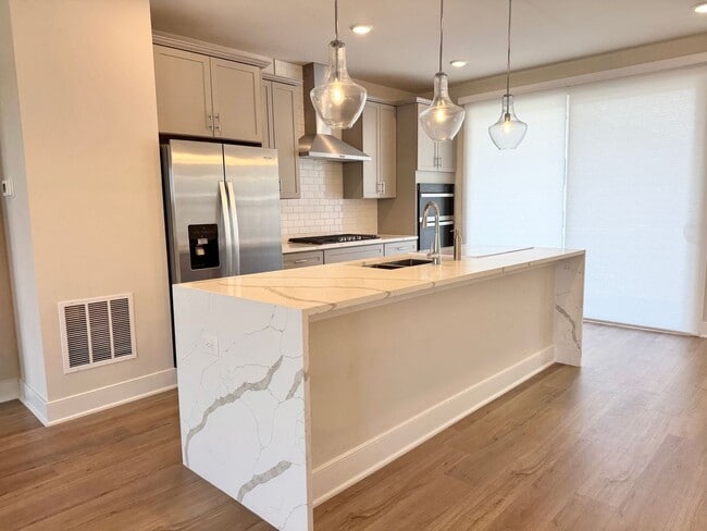 Photo - POTOMAC SHORES - BEAUTIFUL VIEWS! (interne... Townhome