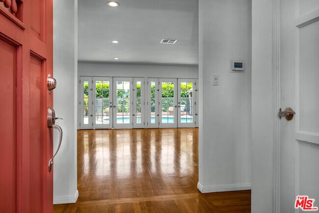 Foto del edificio - 12843 Miranda St