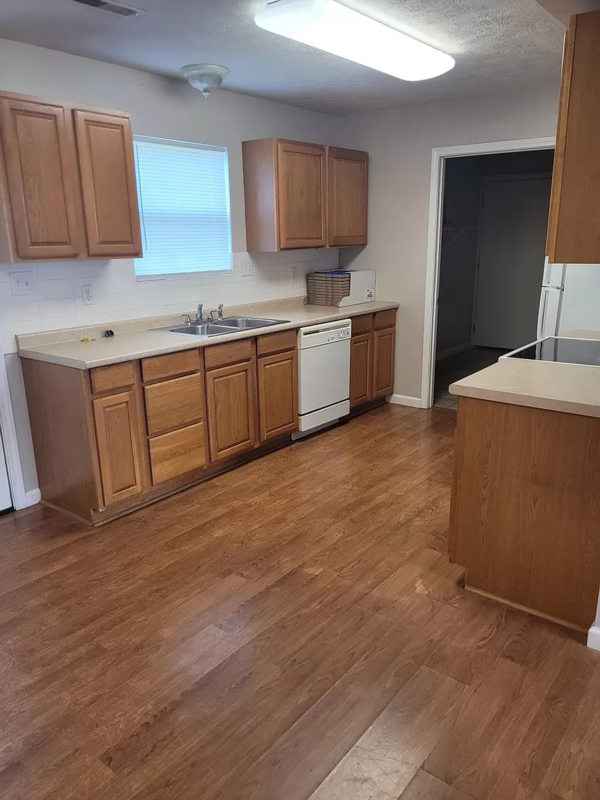 Building Photo - 310 N Ferne Clyffe Rd