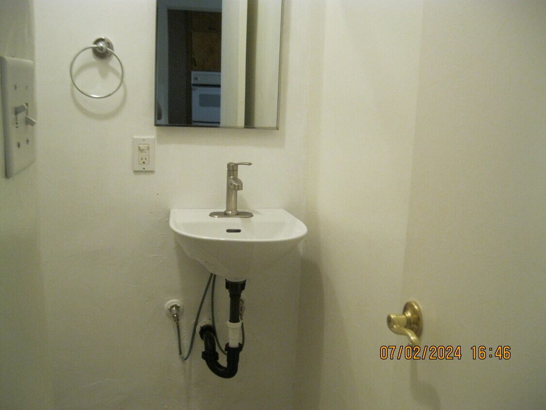 Building Photo - 335 Hart Dr