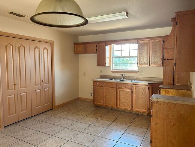 Building Photo - 2903 S Martin Ave