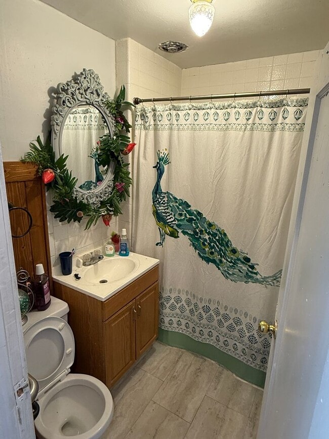 Photo - Beautiful 6 Bed, 3 Bath House; W/D Include...