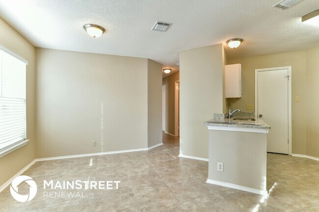 Building Photo - 8405 Maple Ridge Dr