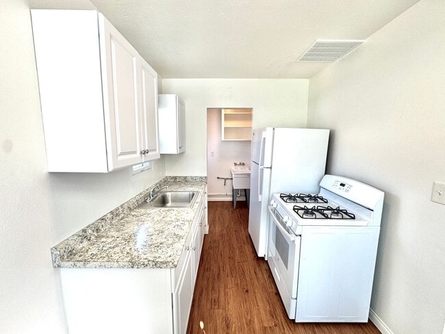 Foto del edificio - 4322-4324 Temecula Street