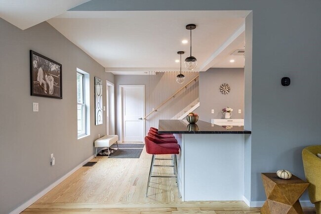 Foto del edificio - 136 Topsfield Rd