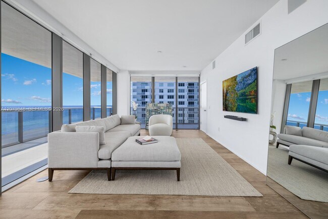 Building Photo - 5875 Collins Ave