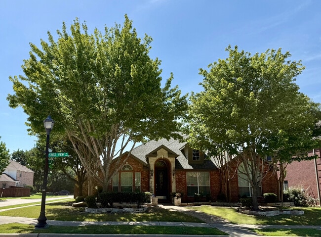 Building Photo - 1899 Kings View Dr
