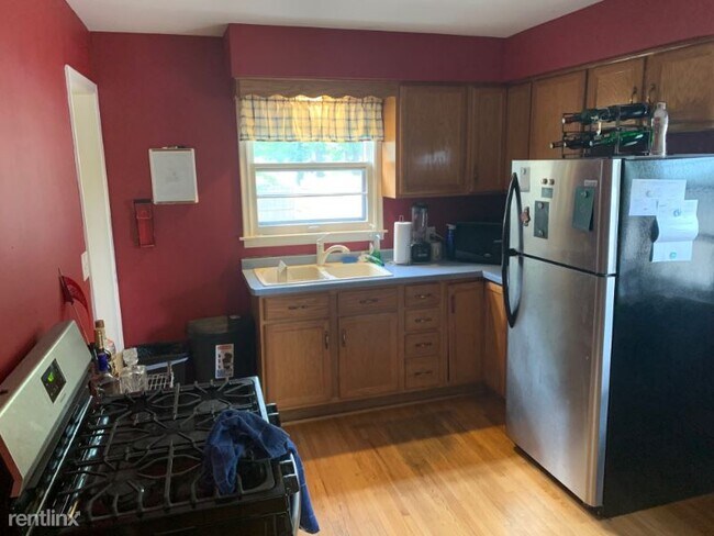 Building Photo - 3 br, 2 bath House - 2510 Ulysses St NE