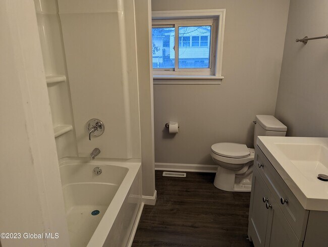 Building Photo - 73 Vly Rd