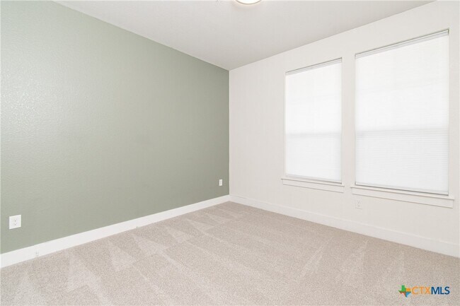 Building Photo - 308 Saturnia Dr
