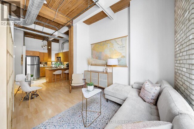 Photo du bâtiment - 955-955 Queen St W