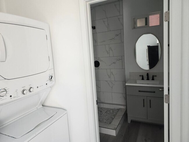 Foto del edificio - 6939 Wilbur Ave