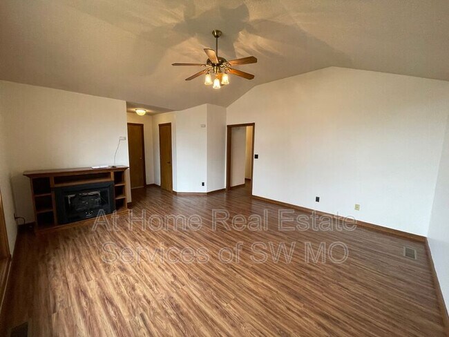 Foto del edificio - 941 W Crestview St