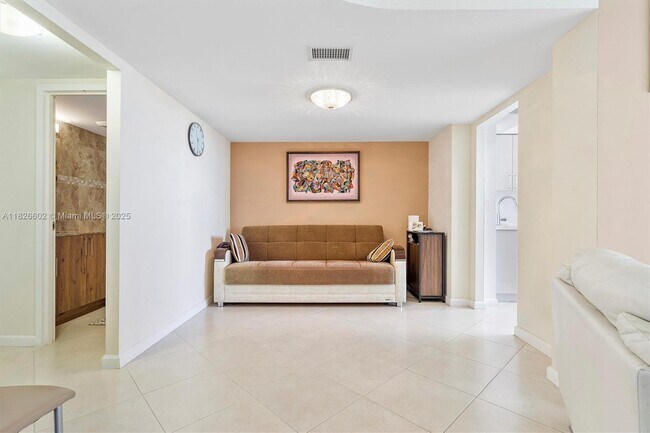 Foto del edificio - 100 Golden Isles Dr
