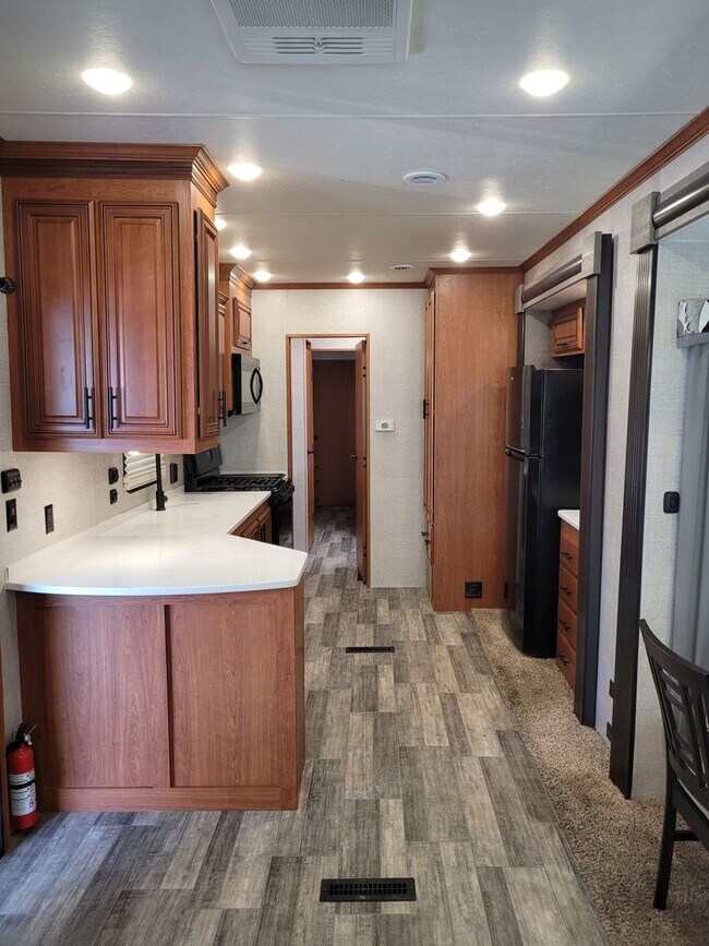 Foto del edificio - 55 + Beautiful Park Model. 2 Bed/1.5 bath ...