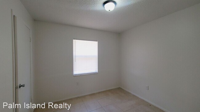 Building Photo - 3 br, 1 bath House - 3204 W Reynolds St
