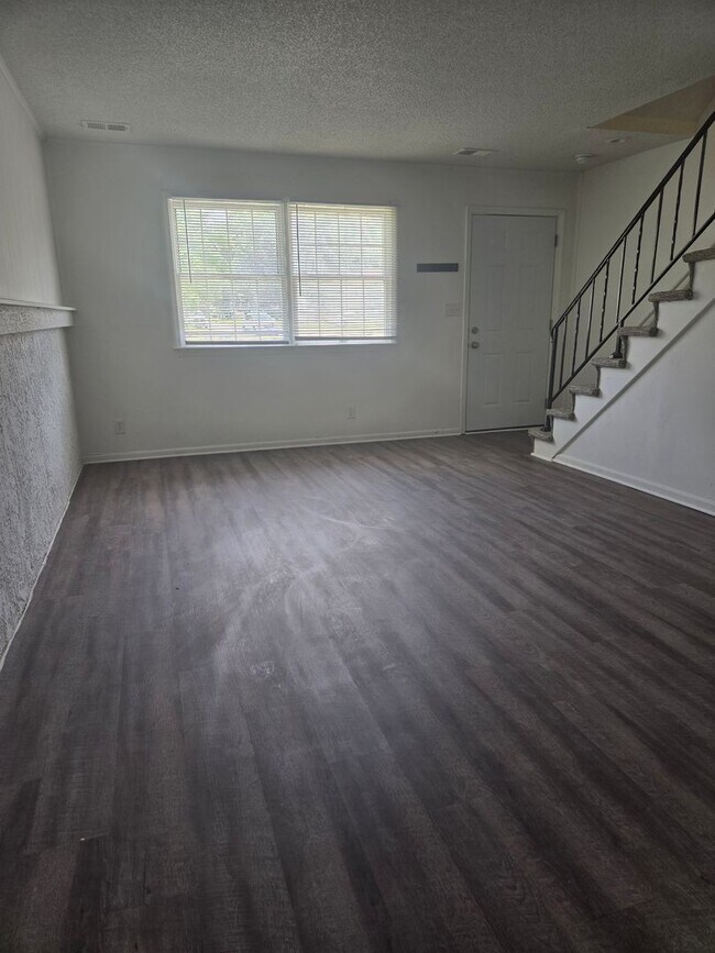 Foto del edificio - 627 N Iowa St