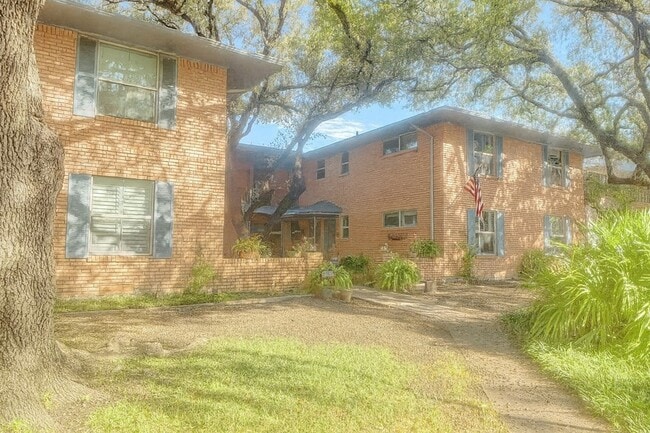 Building Photo - 6159 Bandera Ave