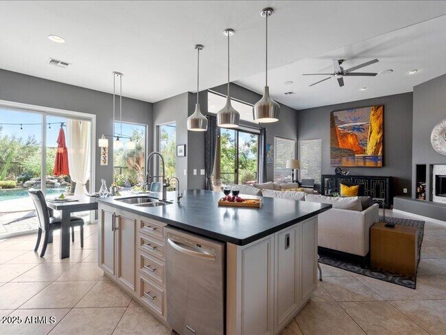 Foto del edificio - 5447 E Ron Rico Rd