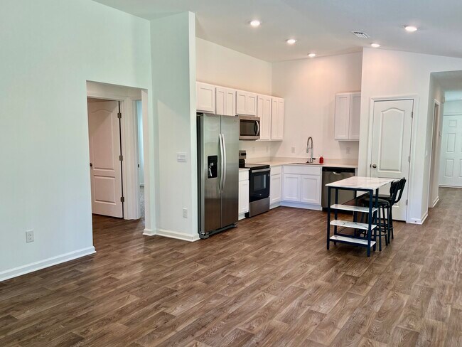 Foto del edificio - 56 Pilgrim Dr