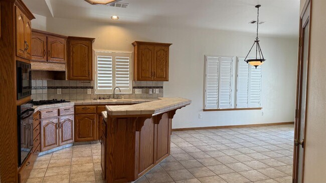 Foto del edificio - 521 Sherwood Ct