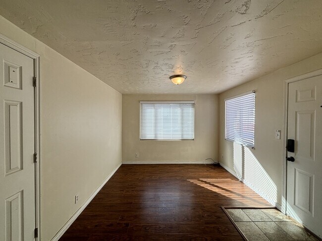 Building Photo - 119 E Leslie Ave