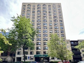 Building Photo - 428 W Wellington Ave