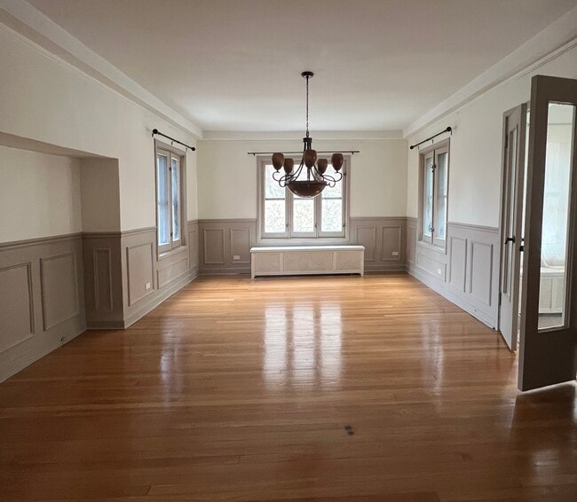 Building Photo - 2214 E 69th St