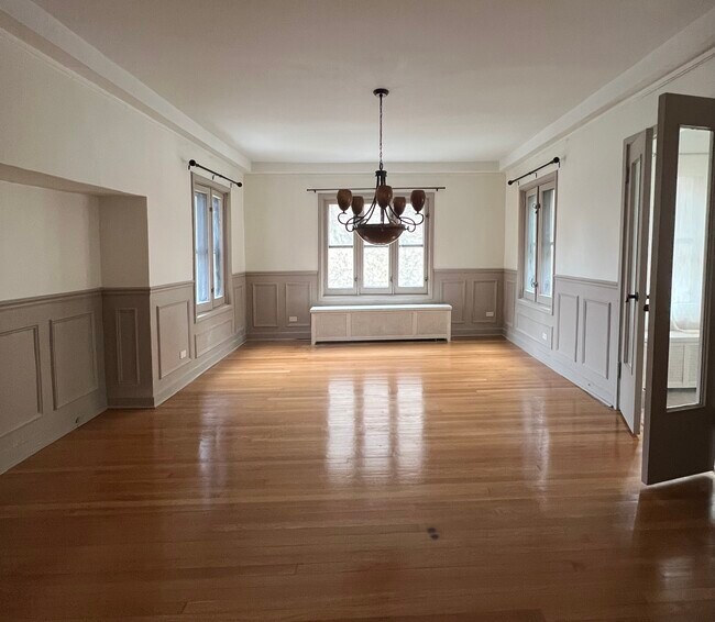 Foto del edificio - 2214 E 69th St