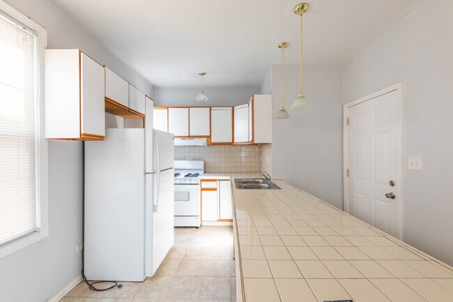 Building Photo - 5025 W 31st St