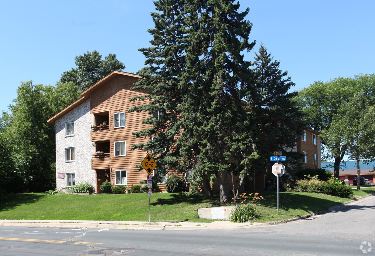 Building Photo - Brackett's Place Apartments