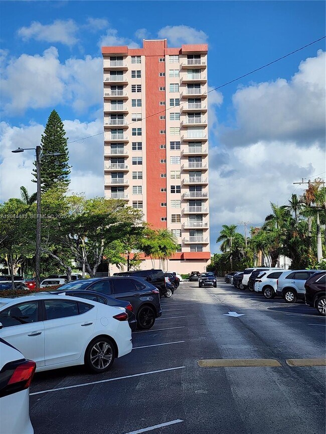 Building Photo - 3161 S Ocean Dr