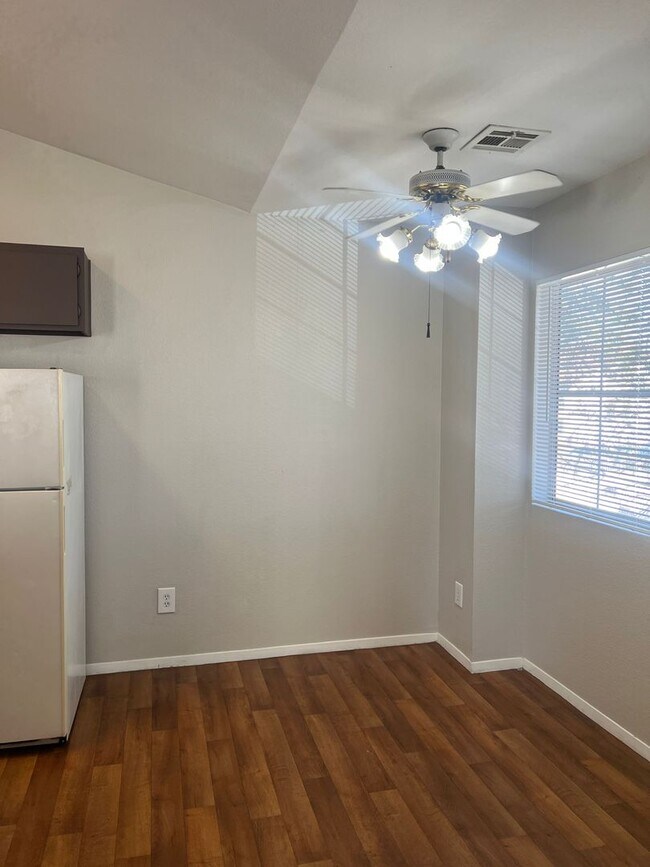 Building Photo - Ask about our move in Special