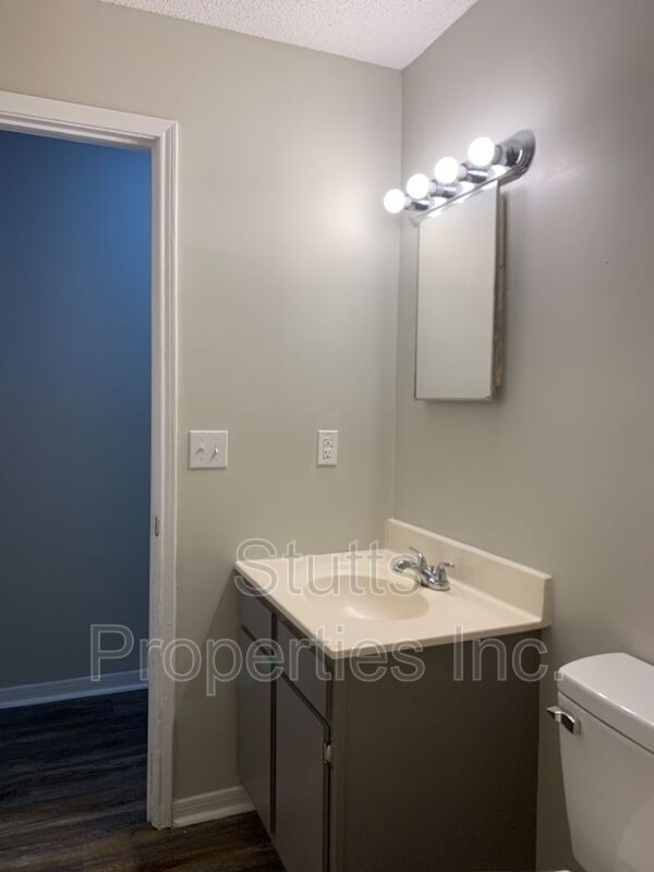 505 N Dickson St Unit B1, Tuscumbia, AL 35674 Condo for Rent in